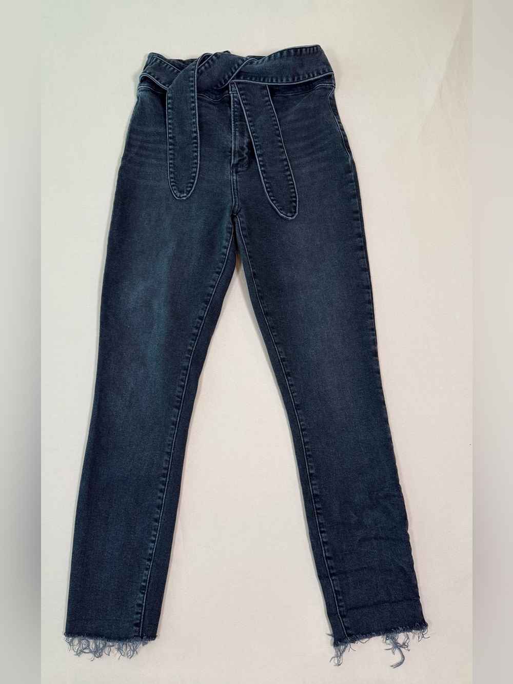 Abercrombie & Fitch Ultra High Rise Super Skinny Ankle Black Jeans, 28/6R.